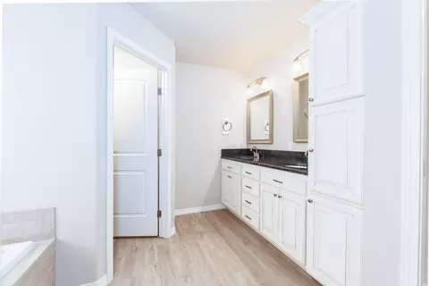 Bath - 520 Providence Cir, Clovis, NM 88101 photo 1 of 6
