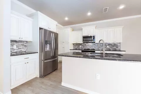 Kitchen - 520 Providence Cir, Clovis, NM 88101 photo 3 of 4