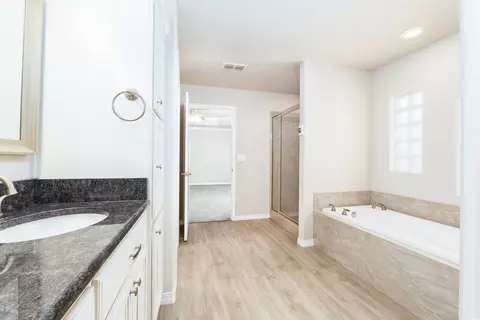 Bath - 520 Providence Cir, Clovis, NM 88101 photo 2 of 6