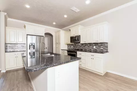 Kitchen - 520 Providence Cir, Clovis, NM 88101 photo 4 of 4