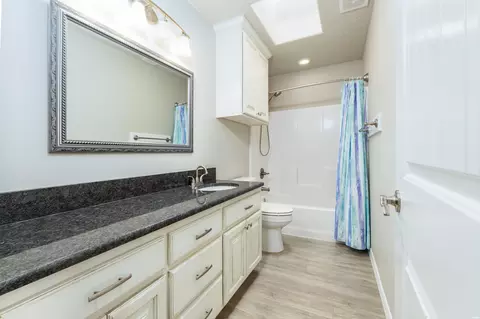 Bath - 520 Providence Cir, Clovis, NM 88101 photo 6 of 6