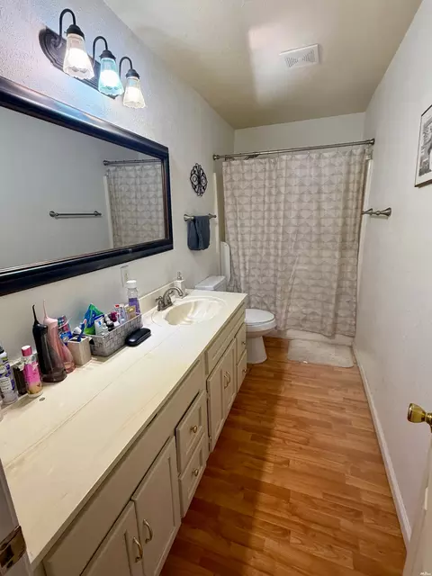 Bath - 514 Norris N, Clovis, NM 88101 photo 1 of 1
