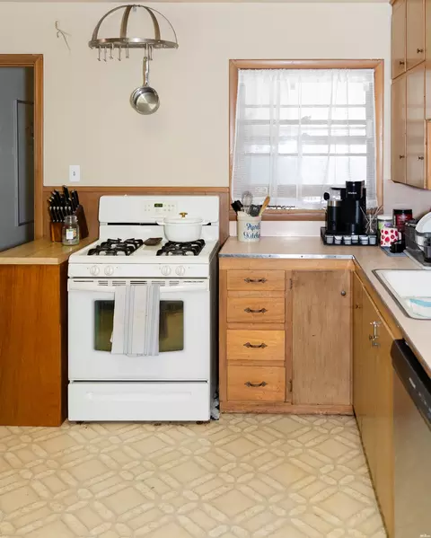 Kitchen - 213 W Christopher Dr, Clovis, NM 88101 photo 5 of 7