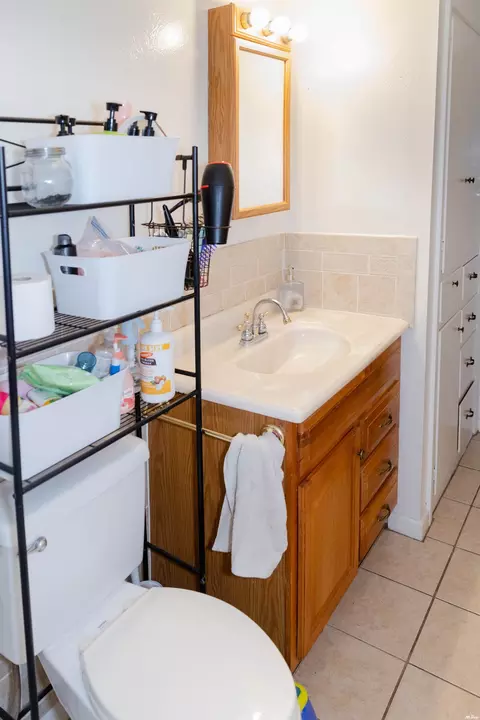Bath - 213 W Christopher Dr, Clovis, NM 88101 photo 4 of 5