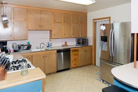 Kitchen - 213 W Christopher Dr, Clovis, NM 88101 photo 2 of 7