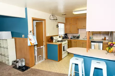 Kitchen - 213 W Christopher Dr, Clovis, NM 88101 photo 6 of 7