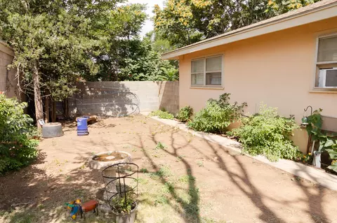 Exterior - 213 W Christopher Dr, Clovis, NM 88101 photo 10 of 12