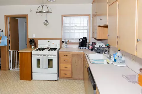Kitchen - 213 W Christopher Dr, Clovis, NM 88101 photo 3 of 7