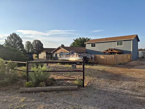 2406 Walker Rd, Roswell, NM 88201