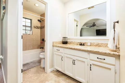 Bath - 3752 Glenfield Dr, Clovis, NM 88101 photo 1 of 3