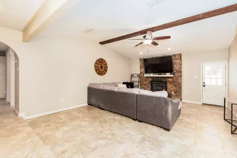 Living - 3752 Glenfield Dr, Clovis, NM 88101 photo 2 of 2