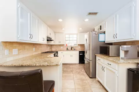 Kitchen - 3752 Glenfield Dr, Clovis, NM 88101 photo 1 of 4