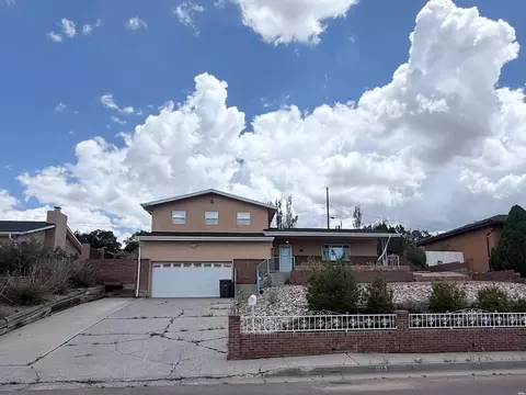 1713 Mesquite Dr, Gallup, NM 87301