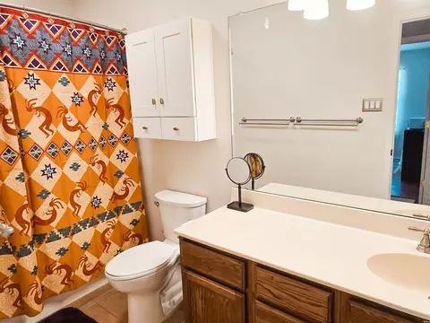 Bath - 112 Adkins Ct, Clovis, NM 88101 photo 5 of 6