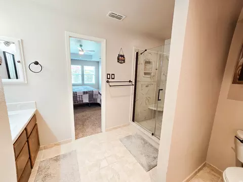 Bath - 112 Adkins Ct, Clovis, NM 88101 photo 3 of 6