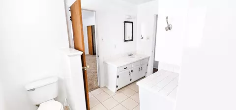 Bath - 825 Prairieview Dr, Clovis, NM 88101 photo 2 of 4