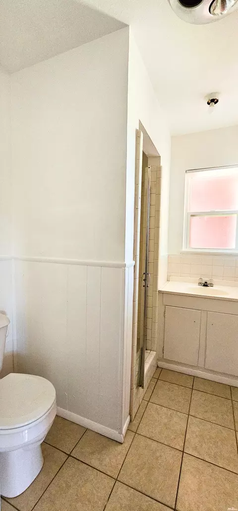 Bath - 825 Prairieview Dr, Clovis, NM 88101 photo 3 of 4