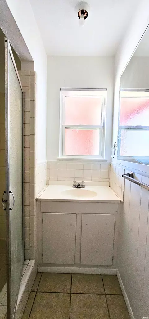 Bath - 825 Prairieview Dr, Clovis, NM 88101 photo 4 of 4