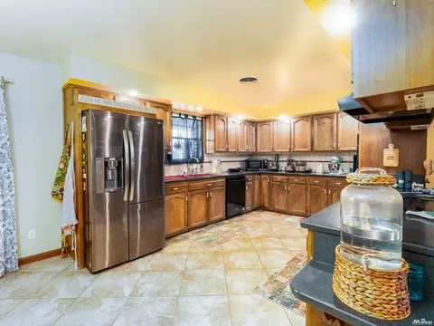 Kitchen - 1501 E 21st, Clovis, NM 88101 photo 2 of 3