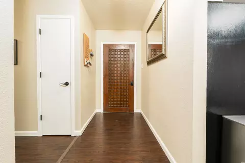 Entry Way - 2004 Colonial Pkwy, Clovis, NM 88101 photo 1 of 4