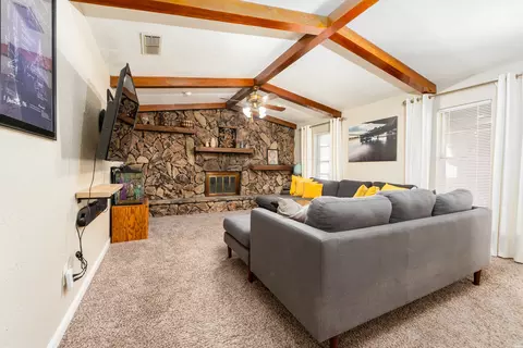 Living - 2004 Colonial Pkwy, Clovis, NM 88101 photo 2 of 3