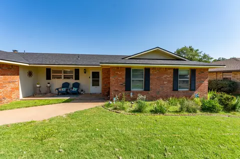 Exterior - 2004 Colonial Pkwy, Clovis, NM 88101 photo 9 of 17