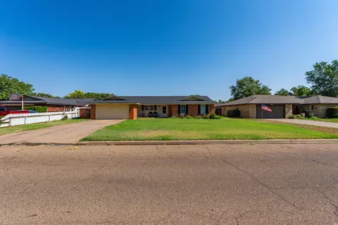 Exterior - 2004 Colonial Pkwy, Clovis, NM 88101 photo 4 of 17