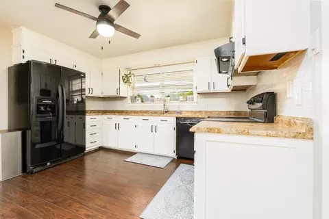 Kitchen - 2004 Colonial Pkwy, Clovis, NM 88101 photo 1 of 1