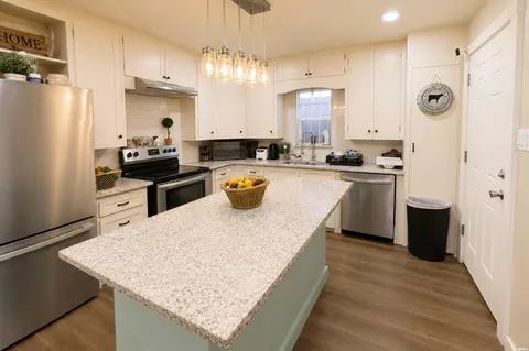 Kitchen - 1437 Sheldon St, Clovis, NM 88101 photo 2 of 3