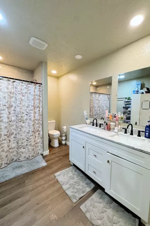 Bath - 1437 Sheldon St, Clovis, NM 88101 photo 2 of 2