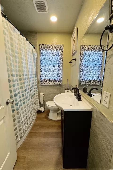 Bath - 1437 Sheldon St, Clovis, NM 88101 photo 1 of 2