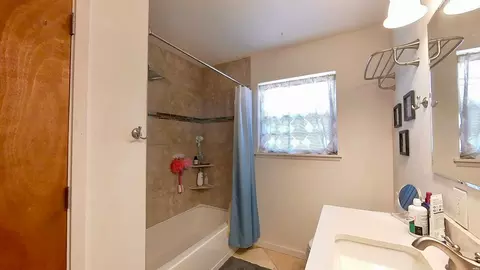Bath - 3104 Mandell Cir, Clovis, NM 88101 photo 5 of 5