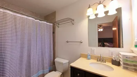 Bath - 3104 Mandell Cir, Clovis, NM 88101 photo 2 of 5