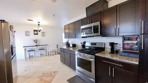 Kitchen - 3104 Mandell Cir, Clovis, NM 88101 photo 4 of 5