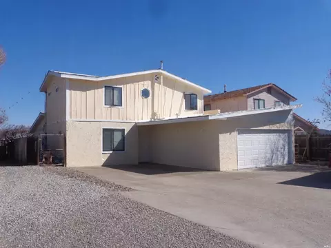 813 Morgan Ave E, Gallup, NM 87301