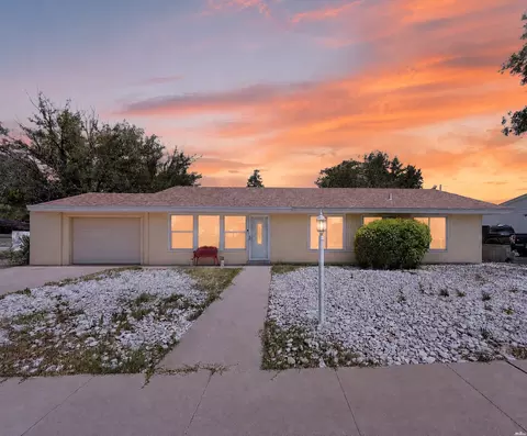 1601 Mesa Dr, Roswell, NM 88203