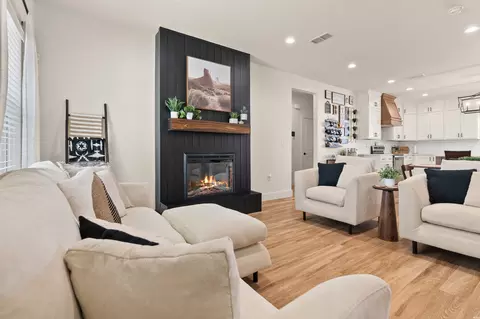 Living - 228 Abbey, Clovis, NM 88101 photo 4 of 6