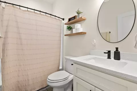Bath - 228 Abbey, Clovis, NM 88101 photo 6 of 7