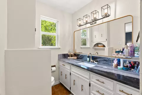 Bath - 2556 Sharondale Dr, Clovis, NM 88101 photo 3 of 6