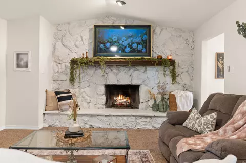 Living - 2556 Sharondale Dr, Clovis, NM 88101 photo 2 of 4
