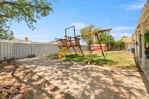 Exterior - 2556 Sharondale Dr, Clovis, NM 88101 photo 7 of 9