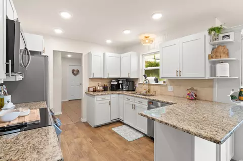 Kitchen - 2556 Sharondale Dr, Clovis, NM 88101 photo 1 of 6