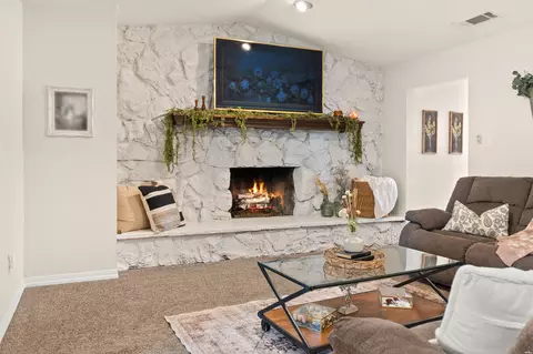 Living - 2556 Sharondale Dr, Clovis, NM 88101 photo 3 of 4