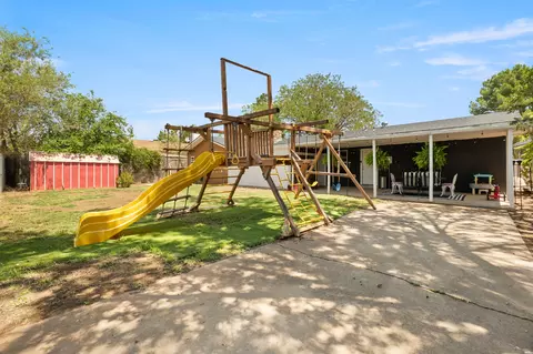 Exterior - 2556 Sharondale Dr, Clovis, NM 88101 photo 8 of 9