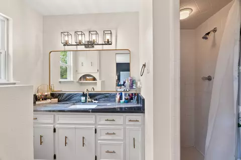 Bath - 2556 Sharondale Dr, Clovis, NM 88101 photo 1 of 6