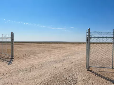 2003 Pitbull Rd #2, Carlsbad, NM 88220