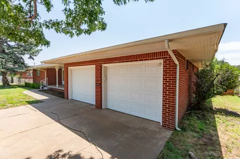 Exterior - 105 W Christopher Dr W, Clovis, NM 88101 photo 4 of 12