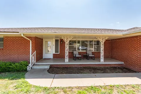 Exterior - 105 W Christopher Dr W, Clovis, NM 88101 photo 5 of 12