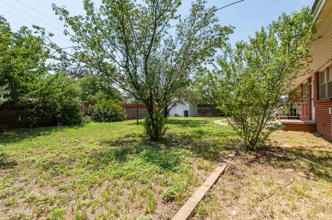 Exterior - 105 W Christopher Dr W, Clovis, NM 88101 photo 11 of 12