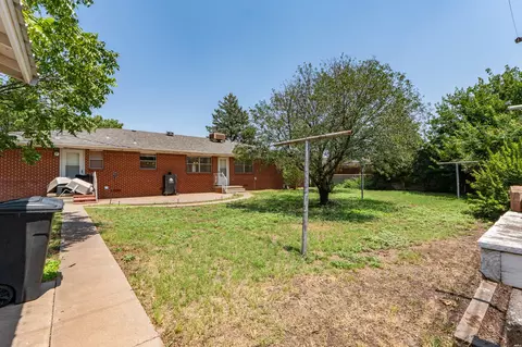 Exterior - 105 W Christopher Dr W, Clovis, NM 88101 photo 7 of 12